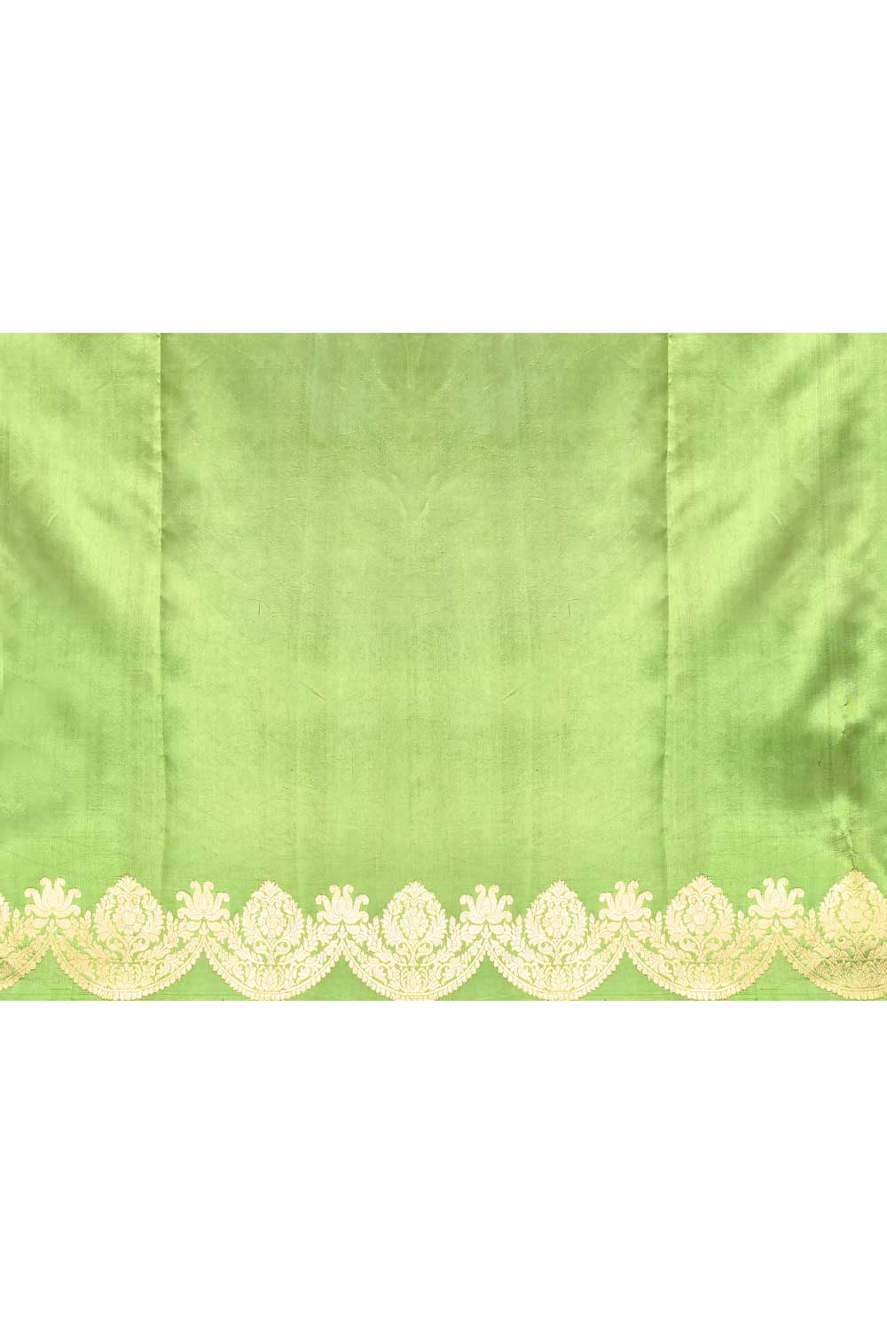 Green' Pure Katan Silk Banarasi Handloom Saree With Kadhua Scalloped Border Green' Pure Katan Silk Banarasi Handloom Saree With Kadhua Scalloped Border