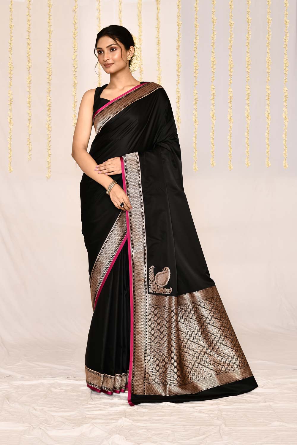 Black Semi Katan Silk Mushru Satin Banarasi Handloom Saree Black Semi Katan Silk Mushru Satin Banarasi Handloom Saree