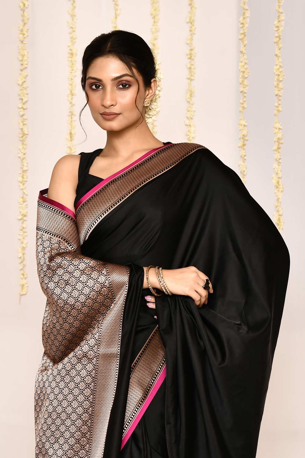 Black Semi Katan Silk Mushru Satin Banarasi Handloom Saree Black Semi Katan Silk Mushru Satin Banarasi Handloom Saree