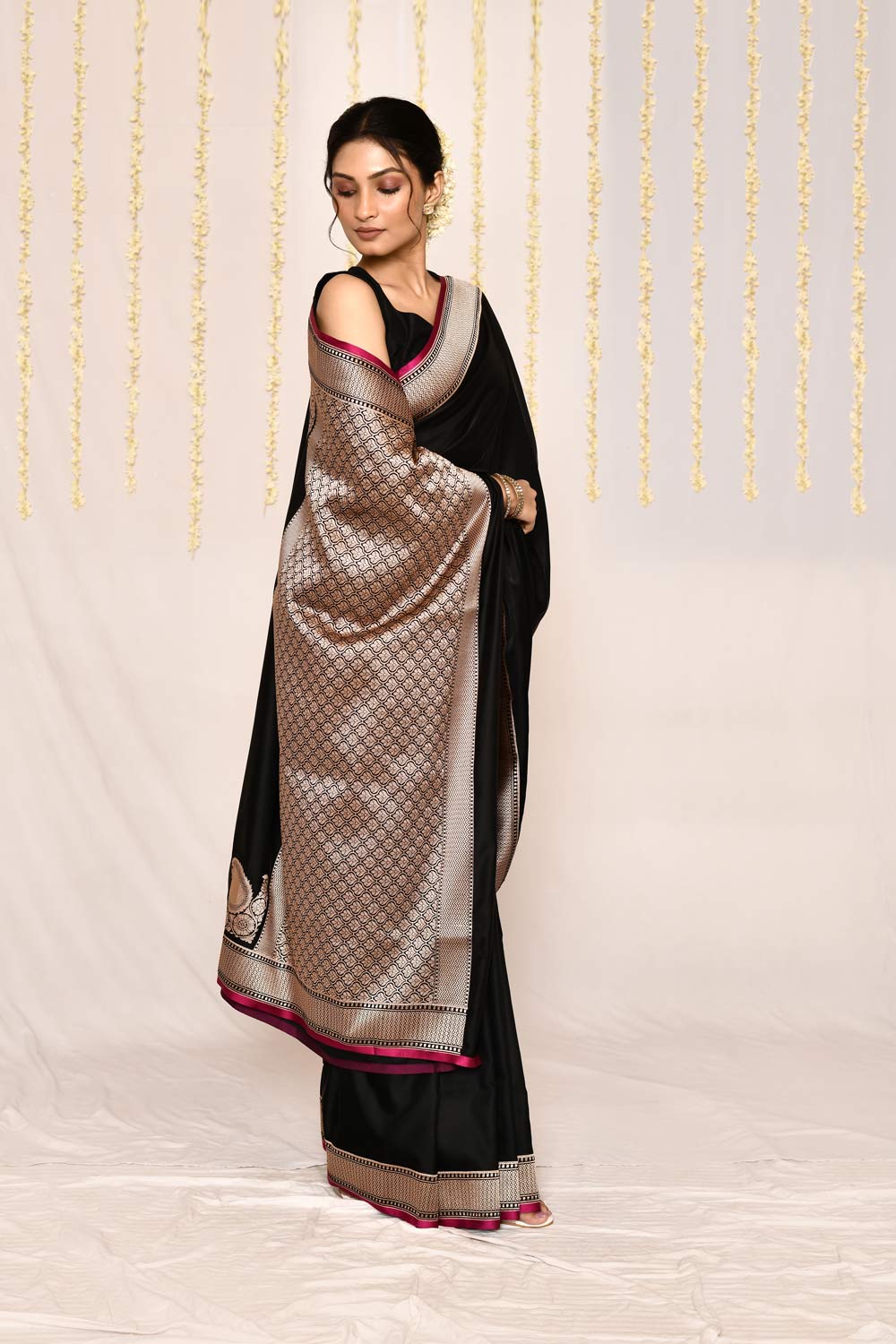 Black Semi Katan Silk Mushru Satin Banarasi Handloom Saree Black Semi Katan Silk Mushru Satin Banarasi Handloom Saree
