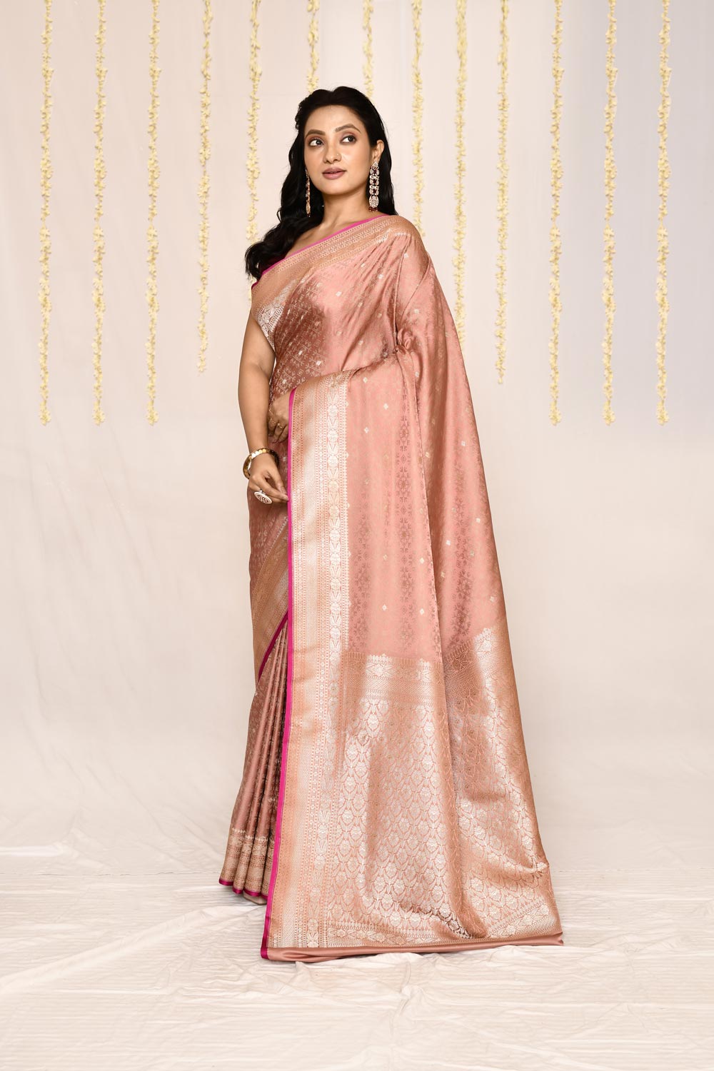 Old Rose Gold Semi Katan Mushru Satin Banarasi Handloom Silk Saree Old Rose Gold Semi Katan Mushru Satin Banarasi Handloom Silk Saree