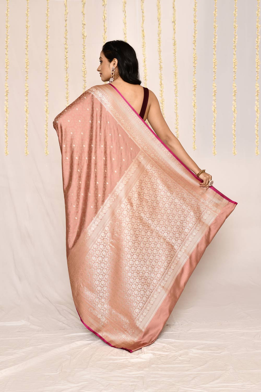 Old Rose Gold Semi Katan Mushru Satin Banarasi Handloom Silk Saree Old Rose Gold Semi Katan Mushru Satin Banarasi Handloom Silk Saree