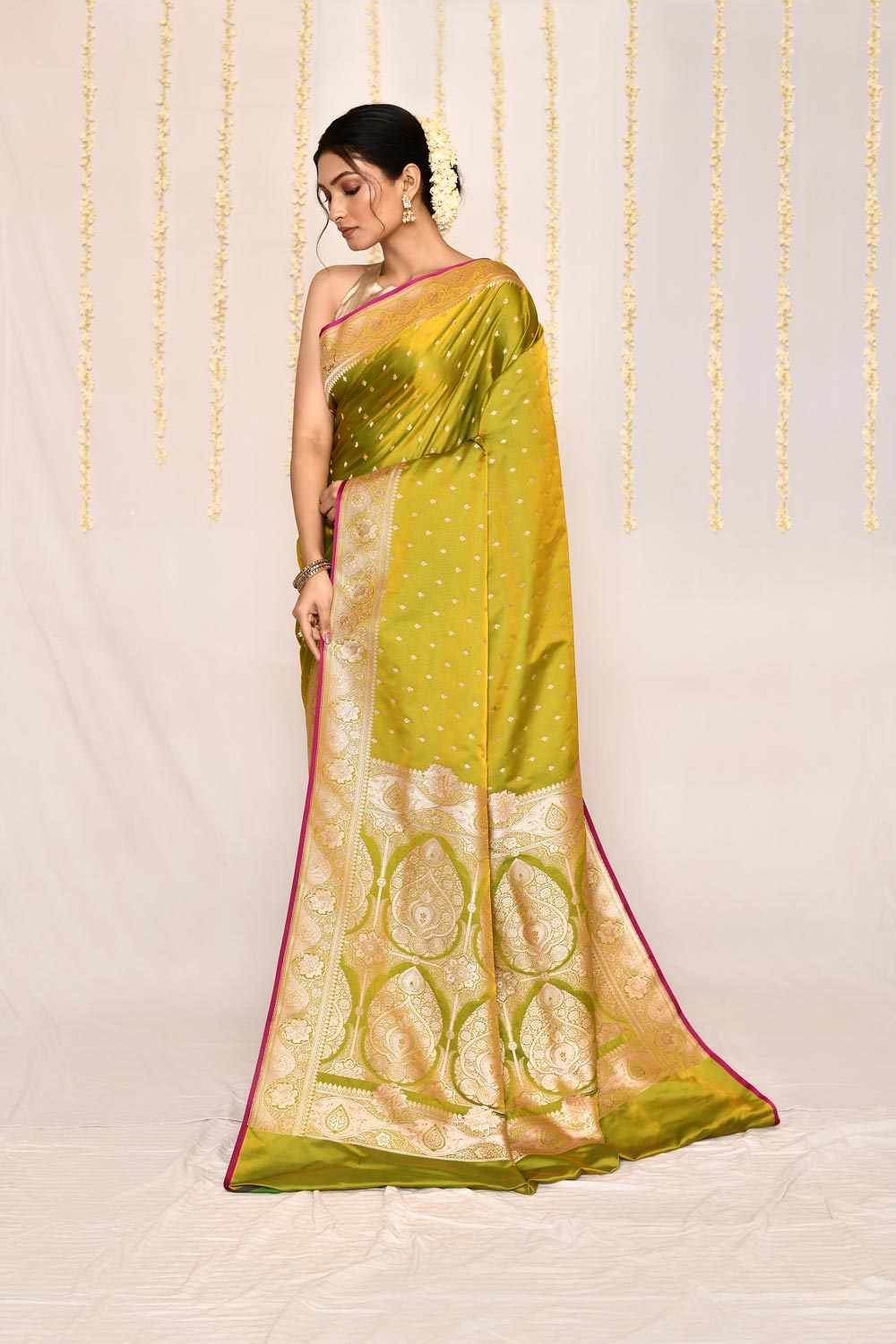 Mustard Green - Semi Katan Mushru Satin Banarasi Handloom Saree Mustard Green - Semi Katan Mushru Satin Banarasi Handloom Saree
