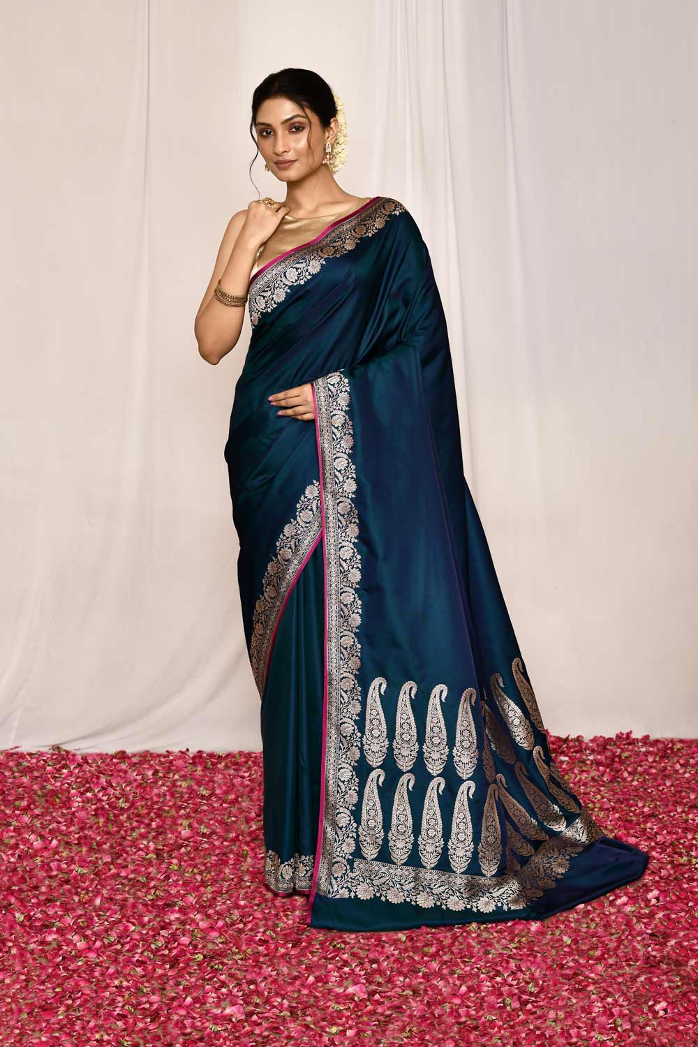 Teal Semi Katan Mushru Satin Banarasi Handloom Silk Saree Teal Semi Katan Mushru Satin Banarasi Handloom Silk Saree