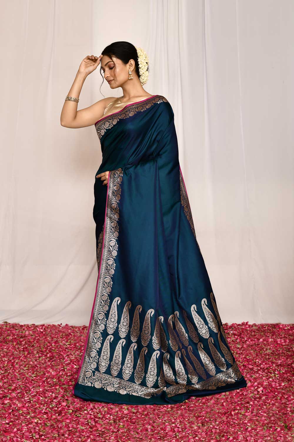 Teal Semi Katan Mushru Satin Banarasi Handloom Silk Saree Teal Semi Katan Mushru Satin Banarasi Handloom Silk Saree