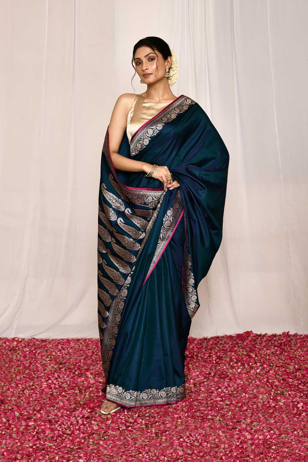 Teal Semi Katan Mushru Satin Banarasi Handloom Silk Saree Teal Semi Katan Mushru Satin Banarasi Handloom Silk Saree