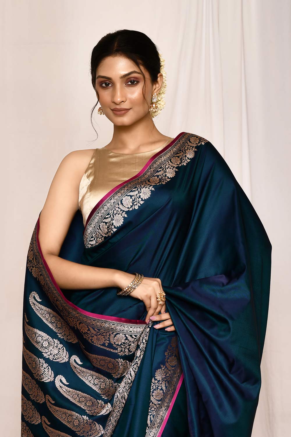 Teal Semi Katan Mushru Satin Banarasi Handloom Silk Saree Teal Semi Katan Mushru Satin Banarasi Handloom Silk Saree