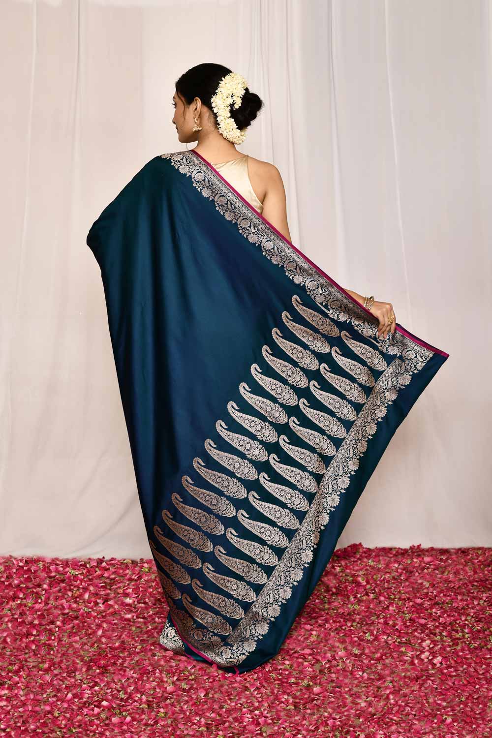 Teal Semi Katan Mushru Satin Banarasi Handloom Silk Saree Teal Semi Katan Mushru Satin Banarasi Handloom Silk Saree