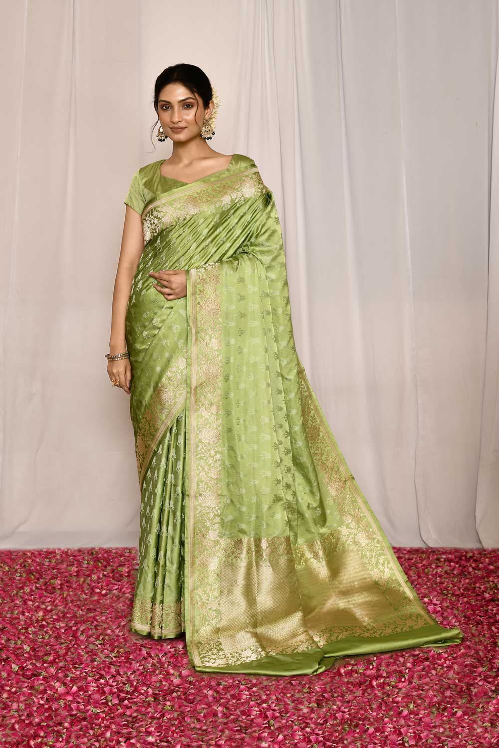 Pista Green Pure Katan Mushru Silk Banarasi Tanchoi Handloom Silk Saree Pista Green Pure Katan Mushru Silk Banarasi Tanchoi Handloom Silk Saree