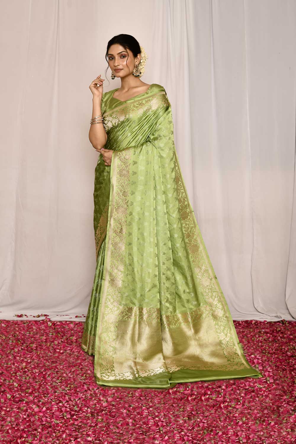 Pista Green Pure Katan Mushru Silk Banarasi Tanchoi Handloom Silk Saree Pista Green Pure Katan Mushru Silk Banarasi Tanchoi Handloom Silk Saree