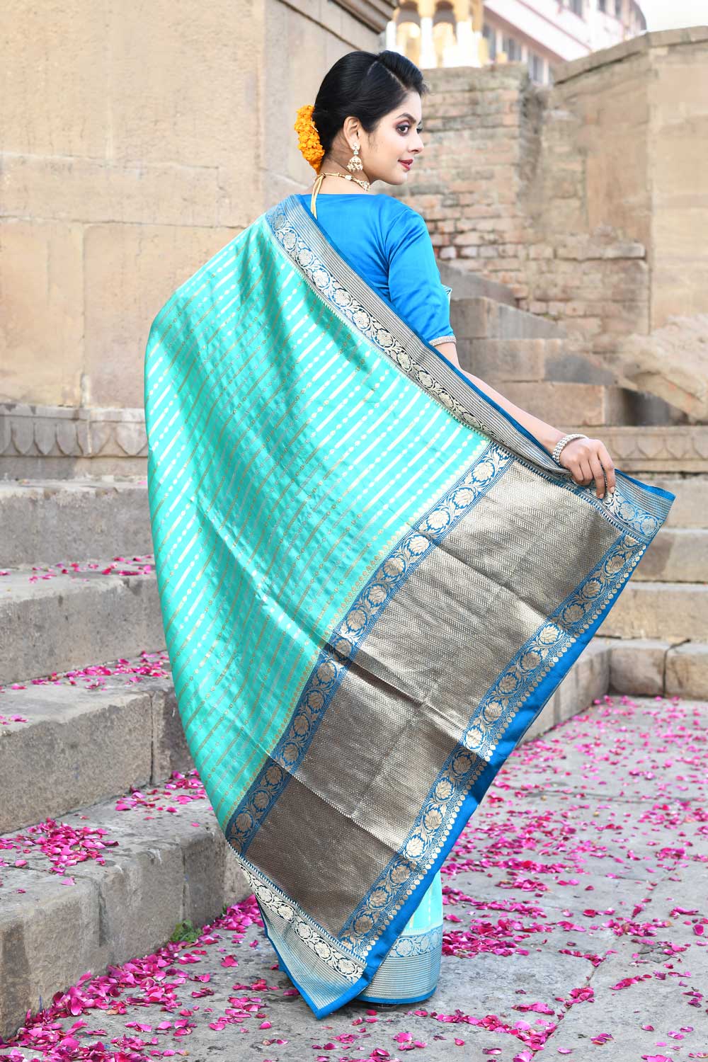 Turquoise Pure Katan Silk Banarasi Handloom Saree with Contrast Border In Teal Turquoise Pure Katan Silk Banarasi Handloom Saree with Contrast Border In Teal