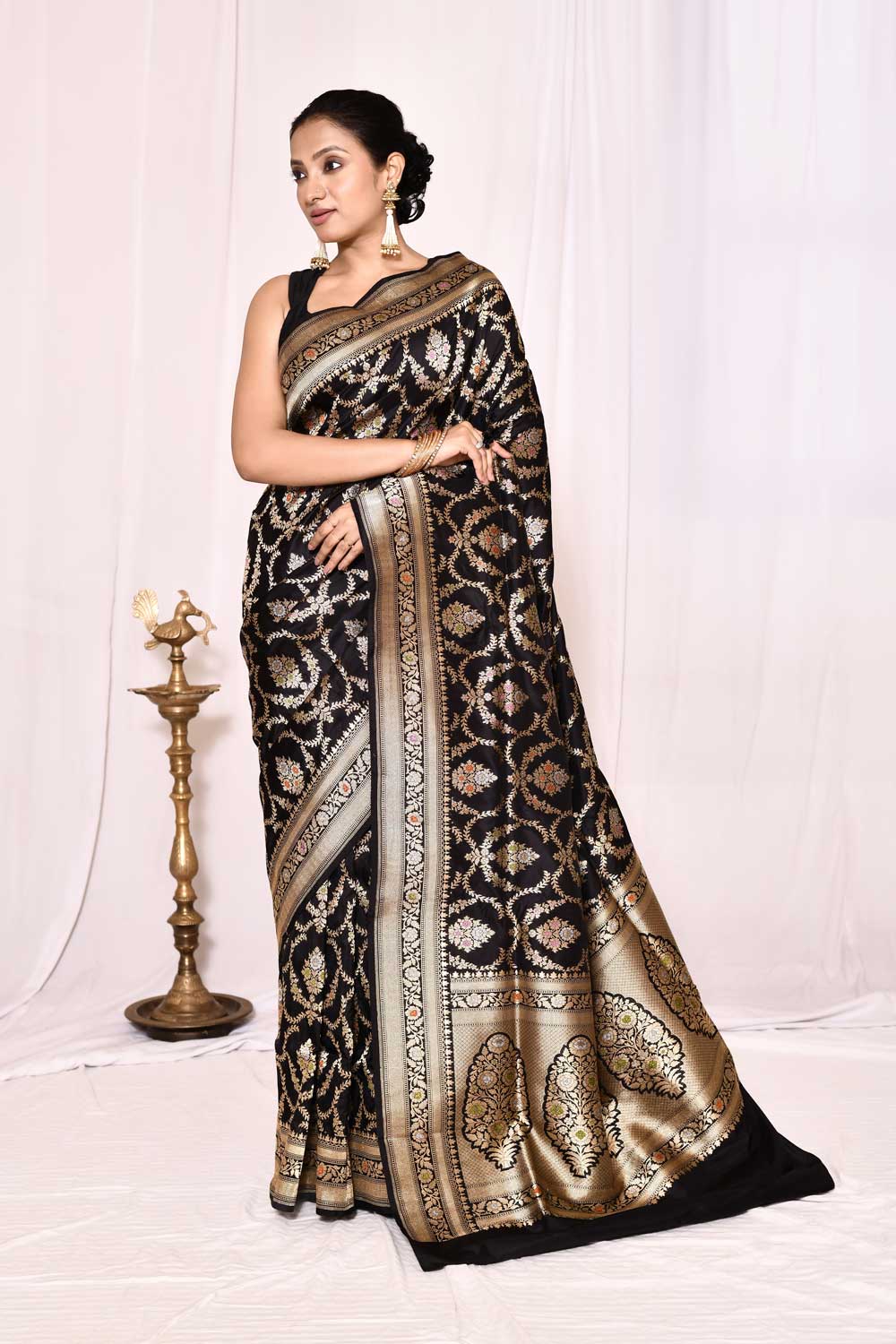 Black Pure Katan Banarasi Handloom Silk Saree Black Pure Katan Banarasi Handloom Silk Saree