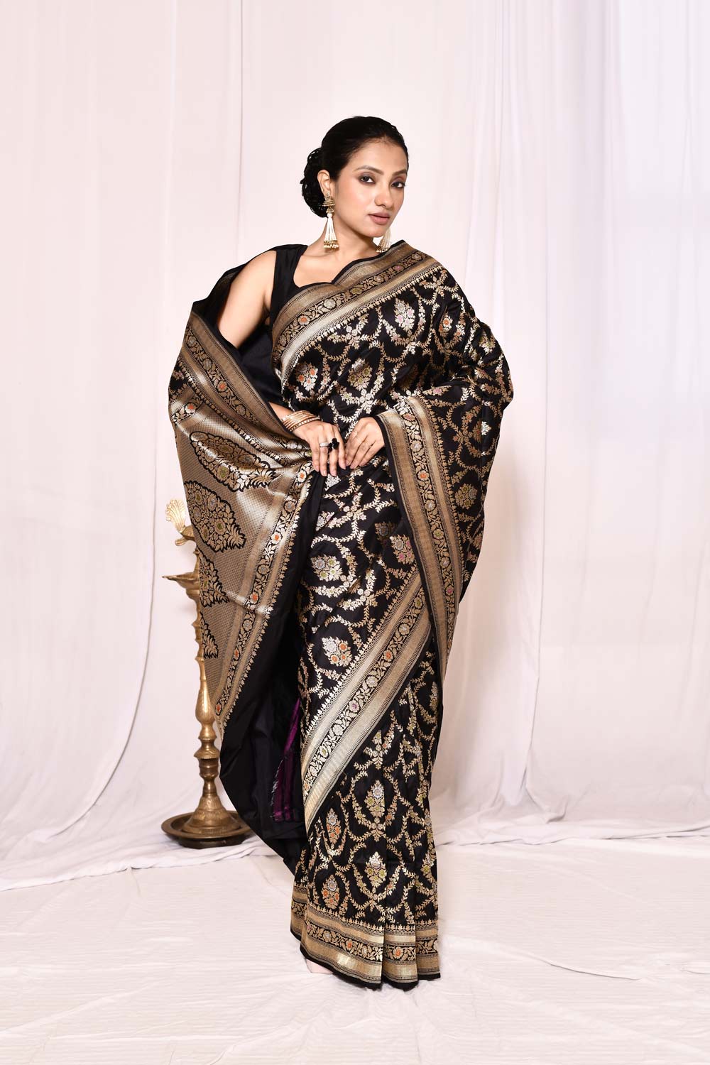 Black Pure Katan Banarasi Handloom Silk Saree Black Pure Katan Banarasi Handloom Silk Saree