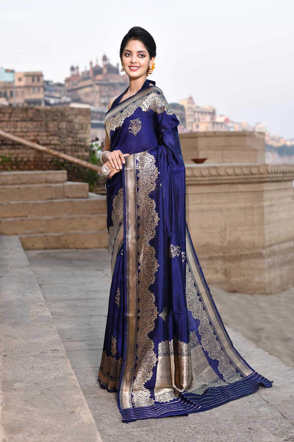 Navy Blue Pure Katan Silk Banarasi Handloom Saree Navy Blue Pure Katan Silk Banarasi Handloom Saree