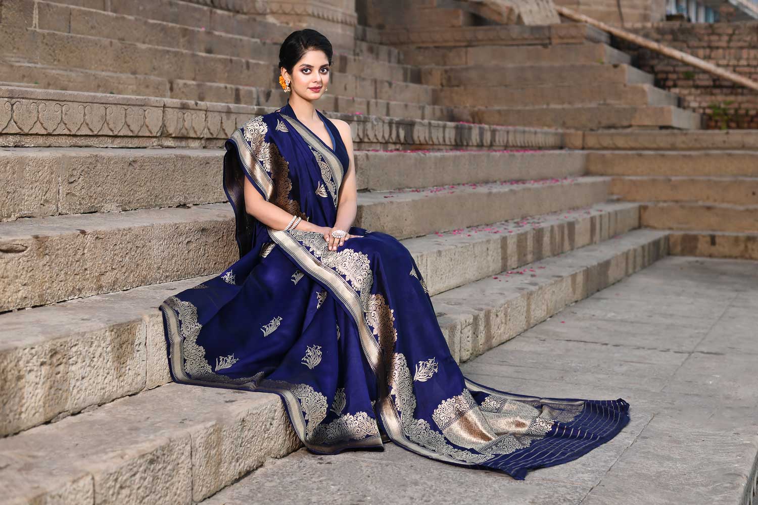 Navy Blue Pure Katan Silk Banarasi Handloom Saree Navy Blue Pure Katan Silk Banarasi Handloom Saree