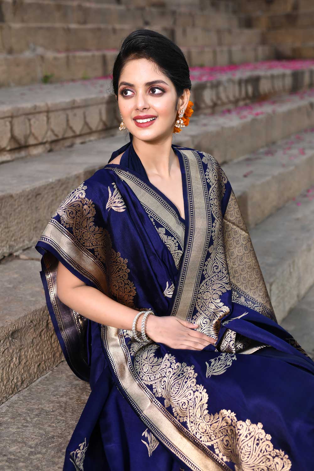 Navy Blue Pure Katan Silk Banarasi Handloom Saree Navy Blue Pure Katan Silk Banarasi Handloom Saree