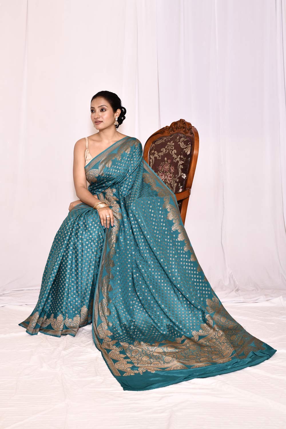 Blue Pure Crepe Georgette Banarasi Handloom Silk Saree Blue Pure Crepe Georgette Banarasi Handloom Silk Saree