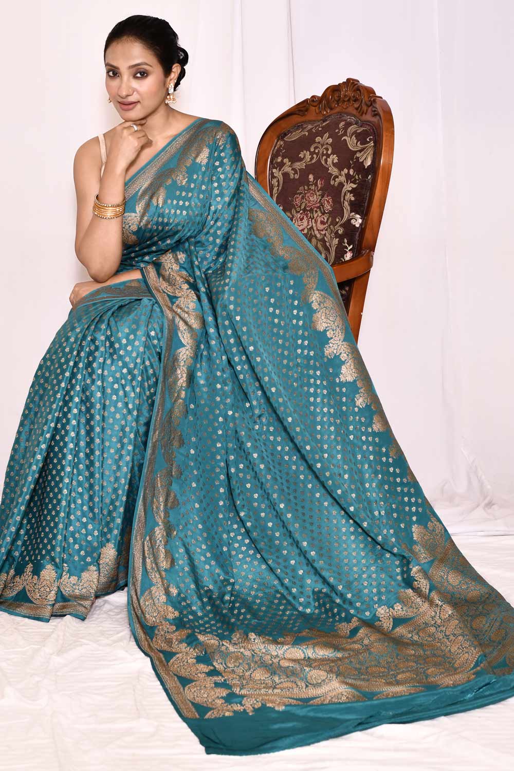 Blue Pure Crepe Georgette Banarasi Handloom Silk Saree Blue Pure Crepe Georgette Banarasi Handloom Silk Saree