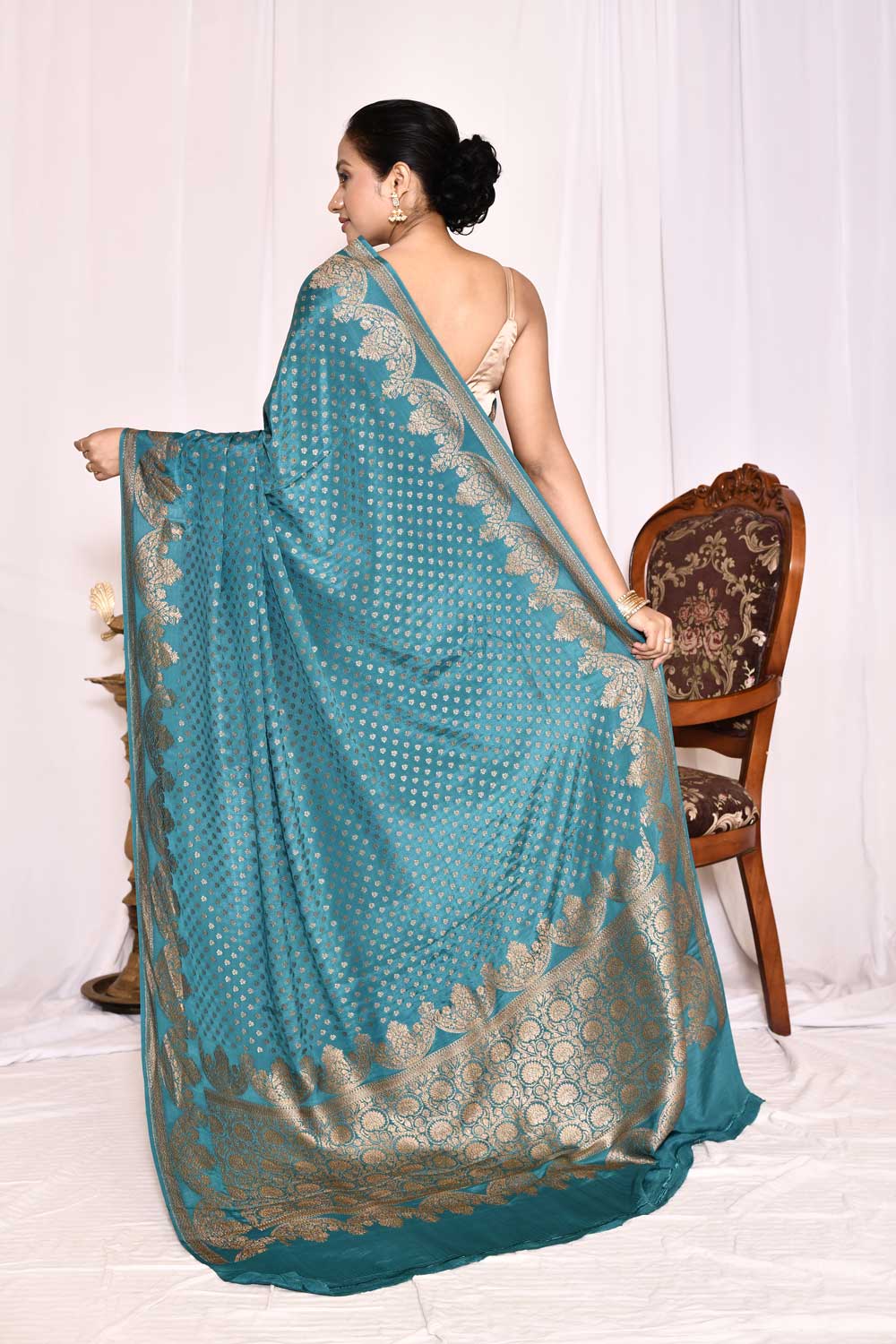 Blue Pure Crepe Georgette Banarasi Handloom Silk Saree Blue Pure Crepe Georgette Banarasi Handloom Silk Saree