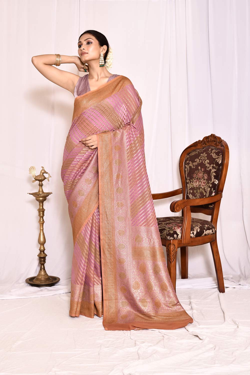 Lilac Pure Crepe Georgette Banarasi Handloom Silk Saree Lilac Pure Crepe Georgette Banarasi Handloom Silk Saree