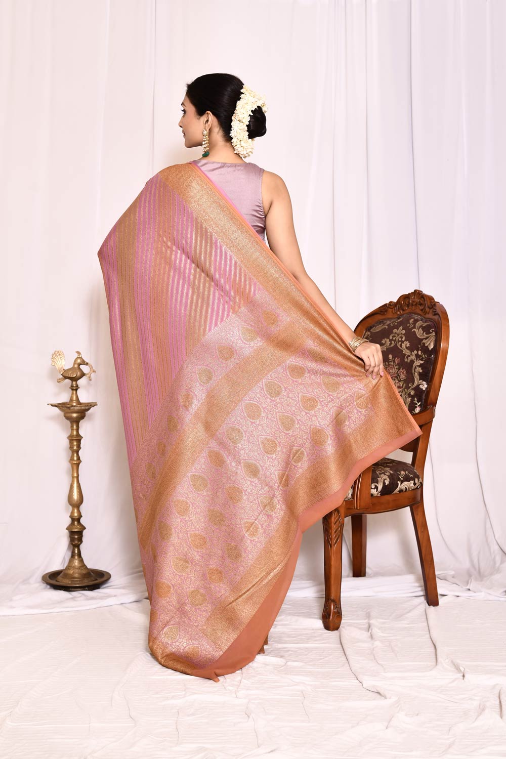 Lilac Pure Crepe Georgette Banarasi Handloom Silk Saree Lilac Pure Crepe Georgette Banarasi Handloom Silk Saree