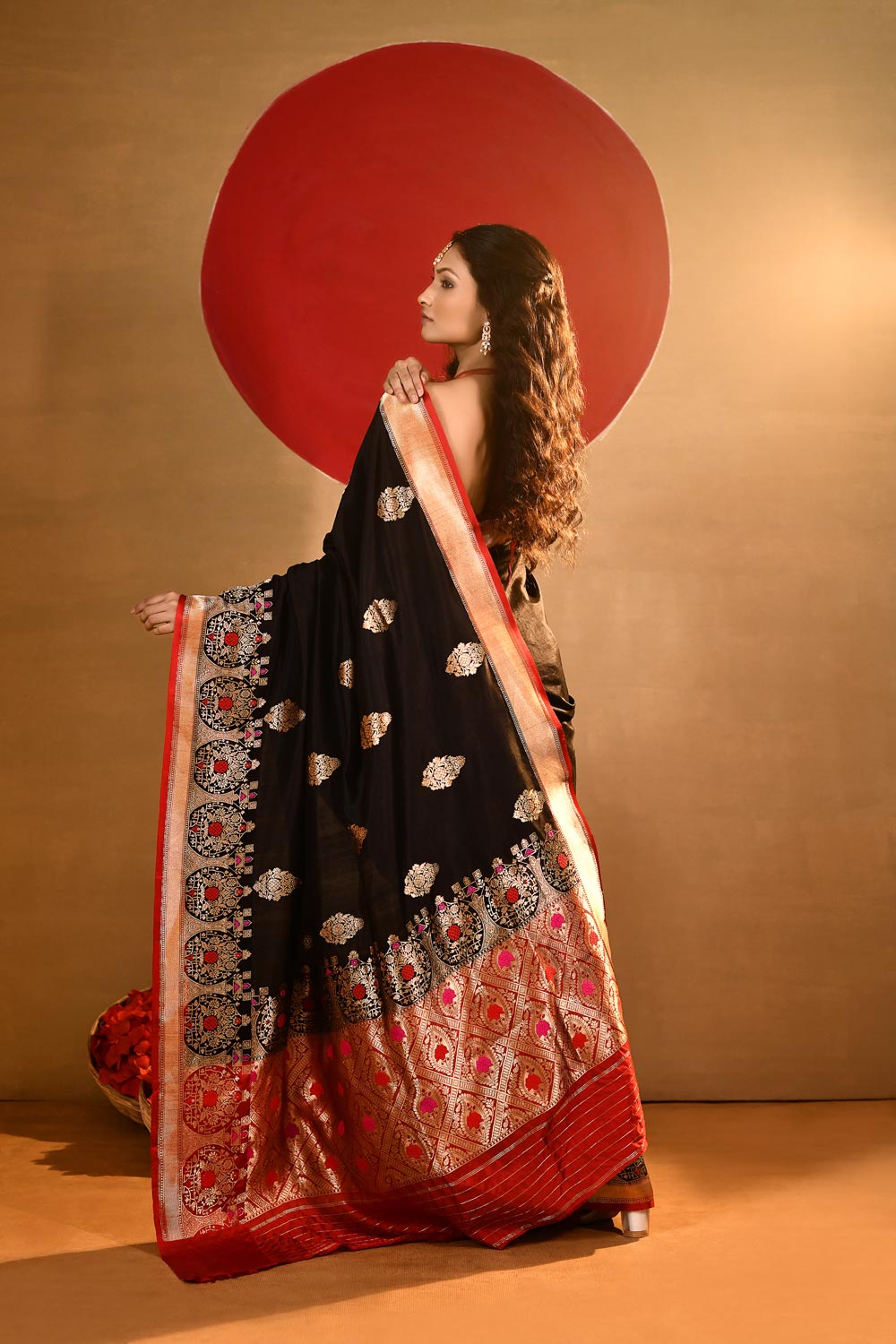 'Nandita' Black with Contrast Red On the Edge Pure Katan Silk Kadhua Meenakari Banarasi Handloom saree 'Nandita' Black with Contrast Red On the Edge Pure Katan Silk Kadhua Meenakari Banarasi Handloom saree