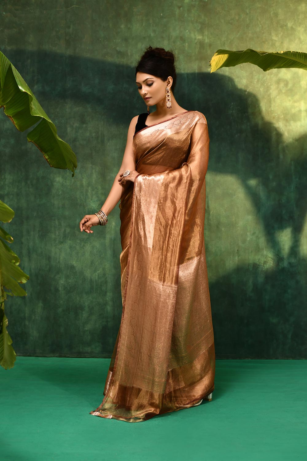 'Sanvikaa' Dusty Mauve Pink Pure Diamond Iktara Tissue Banarasi Handloom Saree 'Sanvikaa' Dusty Mauve Pink Pure Diamond Iktara Tissue Banarasi Handloom Saree