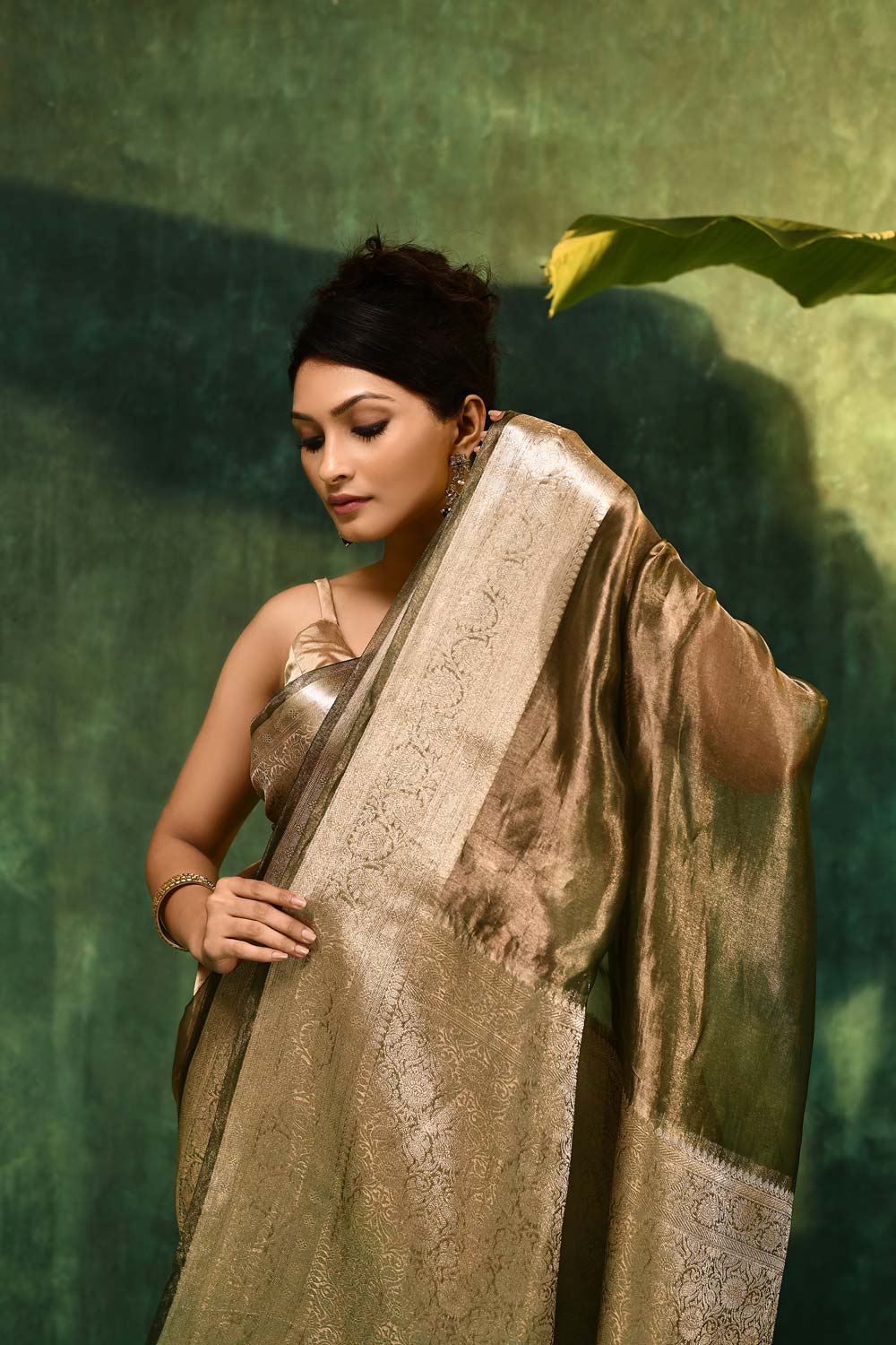 'Tara' Silver Diamond Green Pure Diamond Iktara Tissue Banarasi Handloom Saree 'Tara' Silver Diamond Green Pure Diamond Iktara Tissue Banarasi Handloom Saree