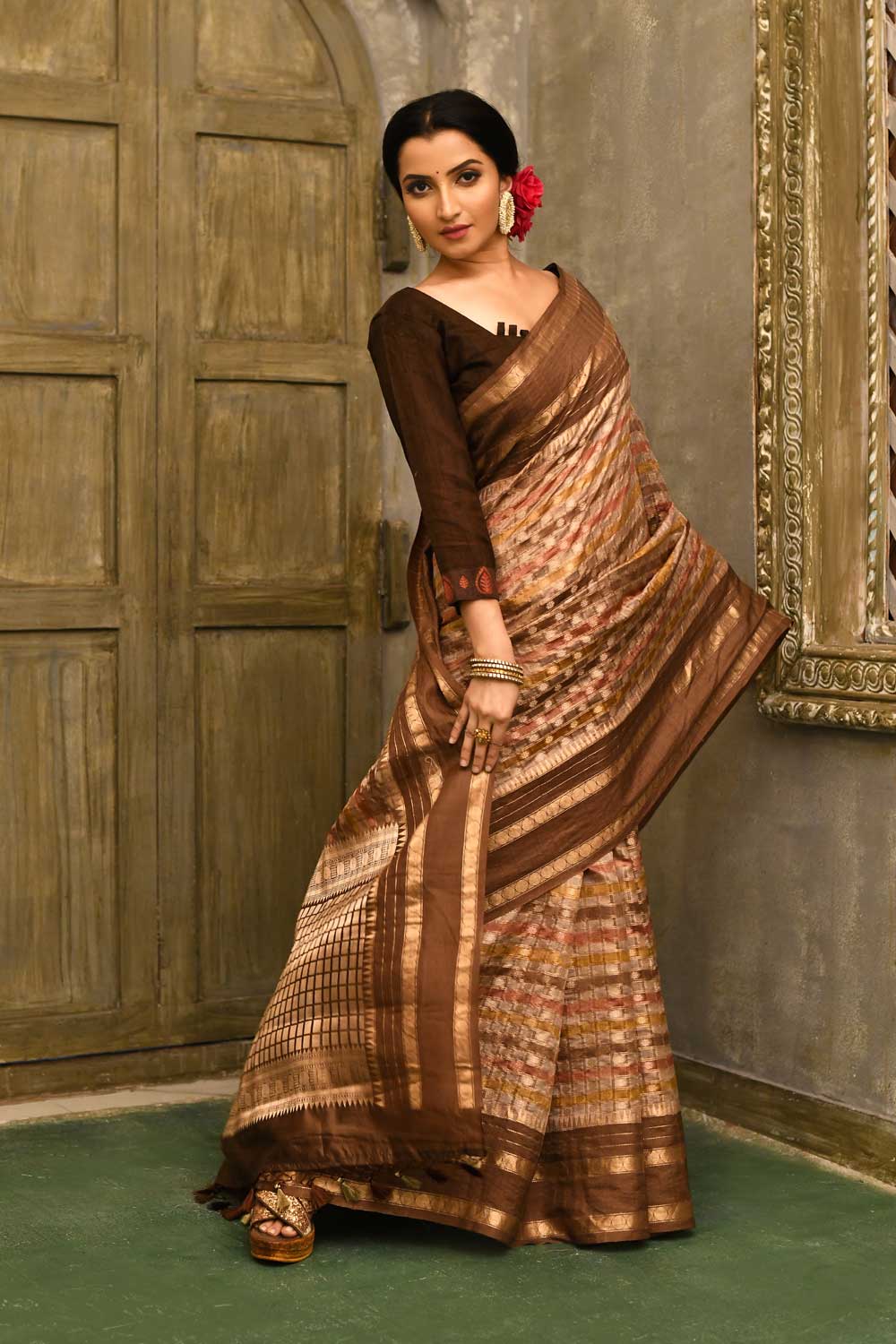 Smoke Brown Rangkat Pure Katan Chiniya Silk Banarasi Handloom Saree With Tanchoi Border Smoke Brown Rangkat Pure Katan Chiniya Silk Banarasi Handloom Saree With Tanchoi Border