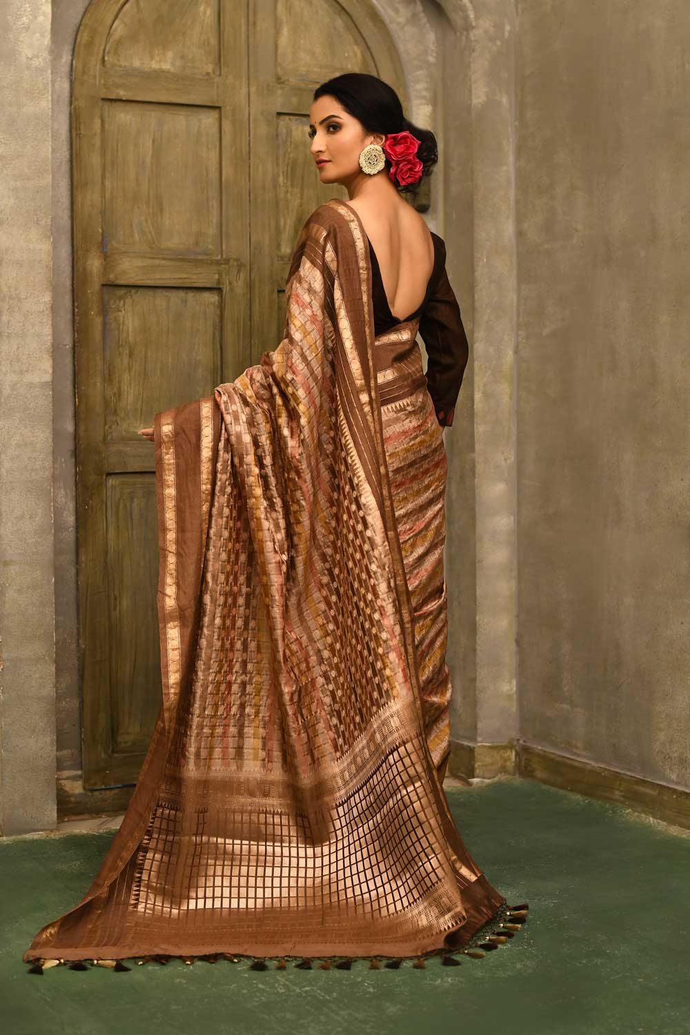 Smoke Brown Rangkat Pure Katan Chiniya Silk Banarasi Handloom Saree With Tanchoi Border Smoke Brown Rangkat Pure Katan Chiniya Silk Banarasi Handloom Saree With Tanchoi Border