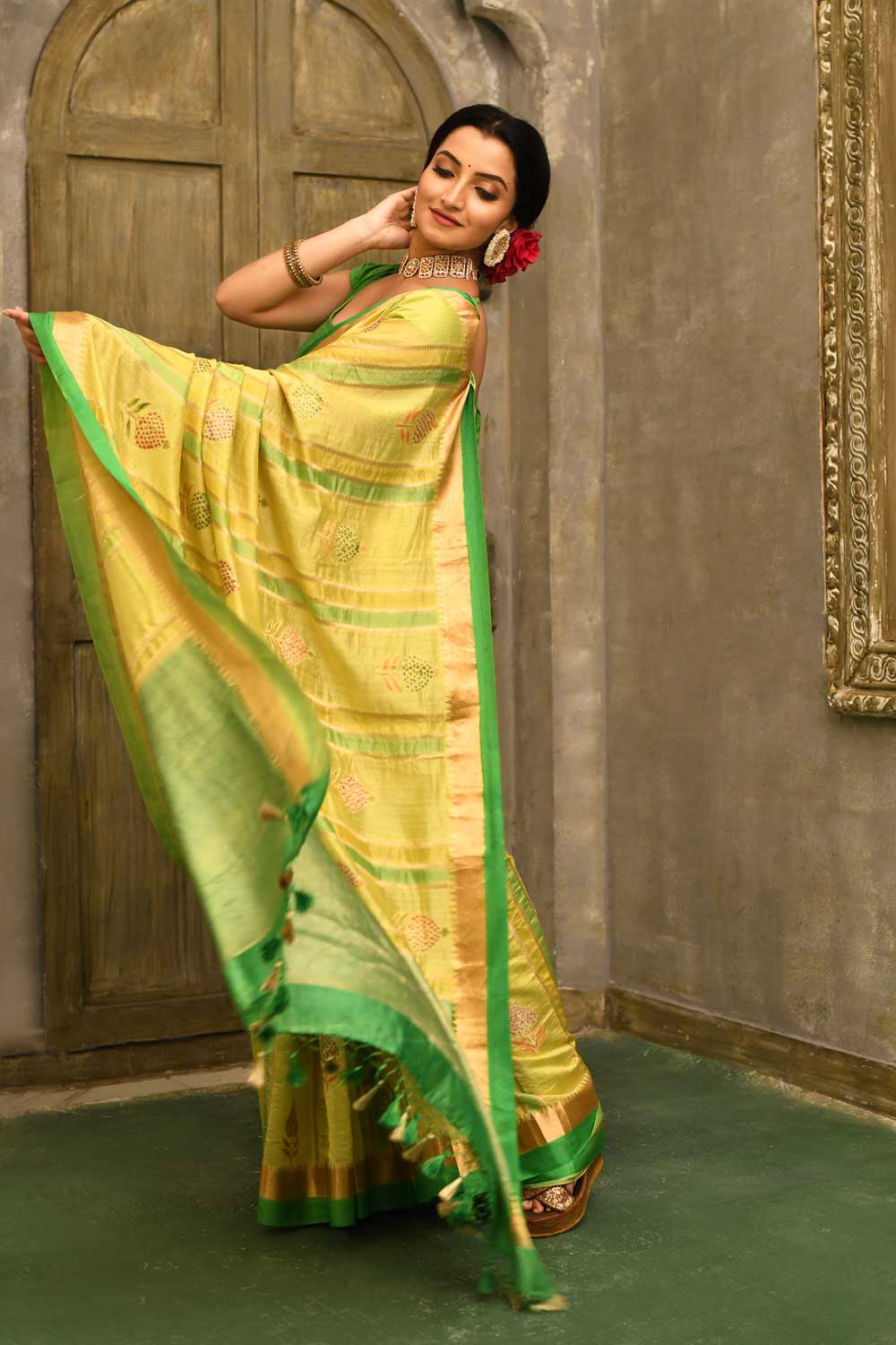 Silk Banarasi Handloom Saree With Blouse Silk Banarasi Handloom Saree With Blouse
