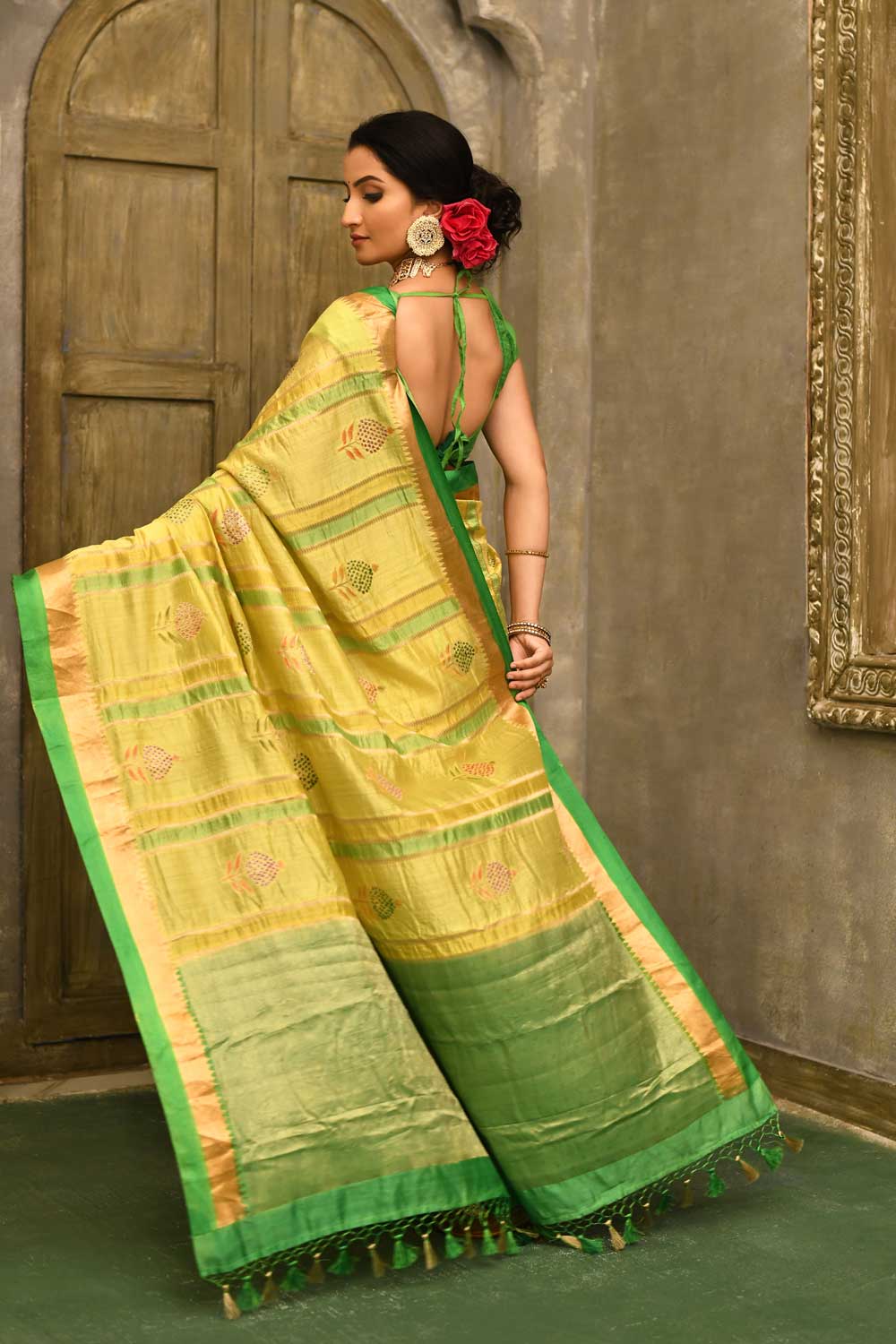 Chiniya Silk Banarasi Handloom Saree With Blouse Chiniya Silk Banarasi Handloom Saree With Blouse