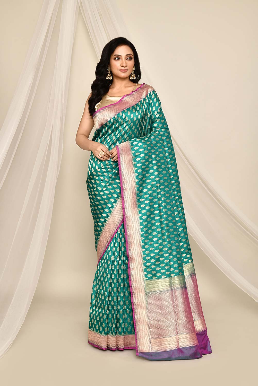 Handloom Persian Green Pure Katan Silk Banarasi Handloom Saree with Contrast Border Handloom Persian Green Pure Katan Silk Banarasi Handloom Saree with Contrast Border
