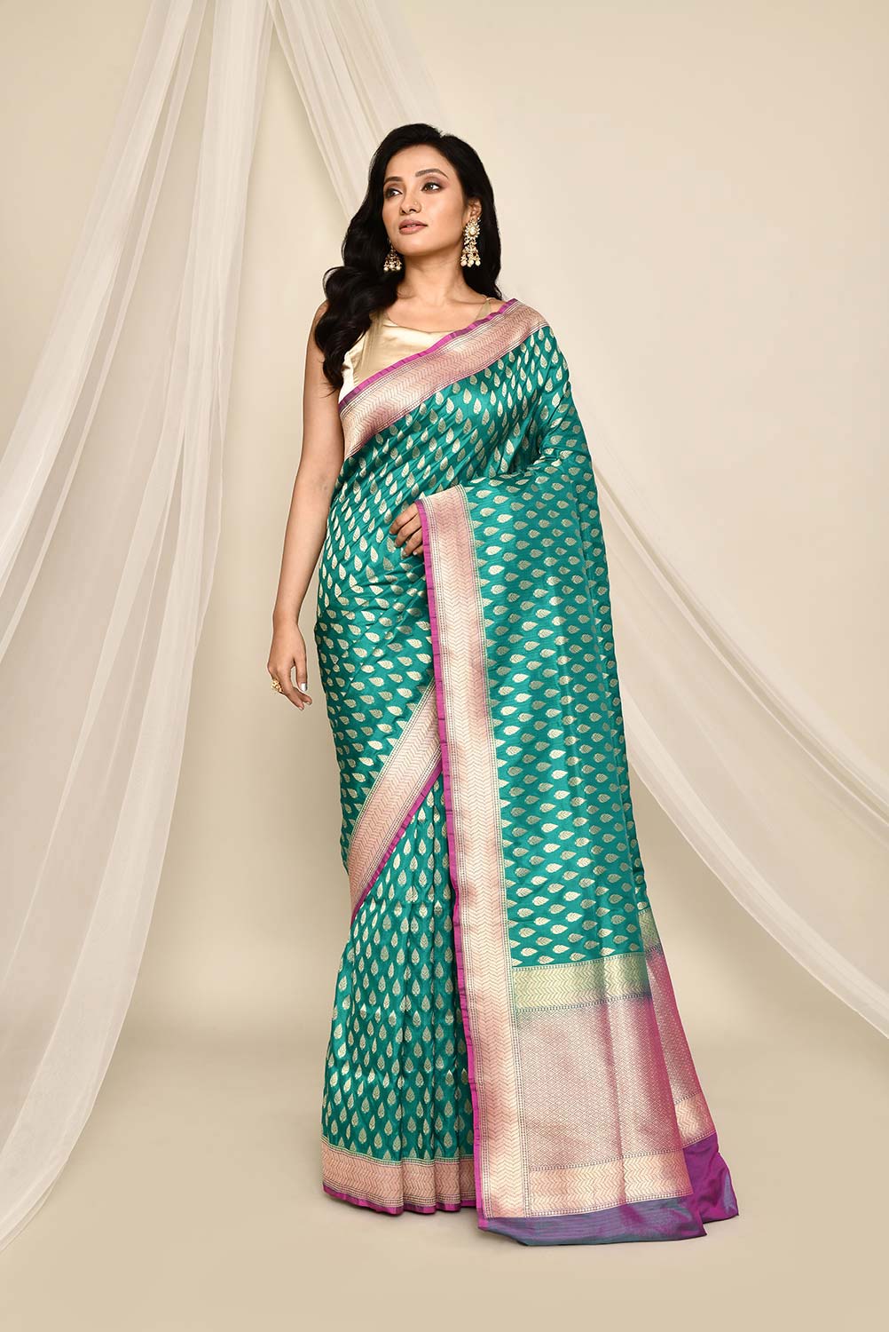 Handloom Persian Green Pure Katan Silk Banarasi Handloom Saree with Contrast Border Handloom Persian Green Pure Katan Silk Banarasi Handloom Saree with Contrast Border