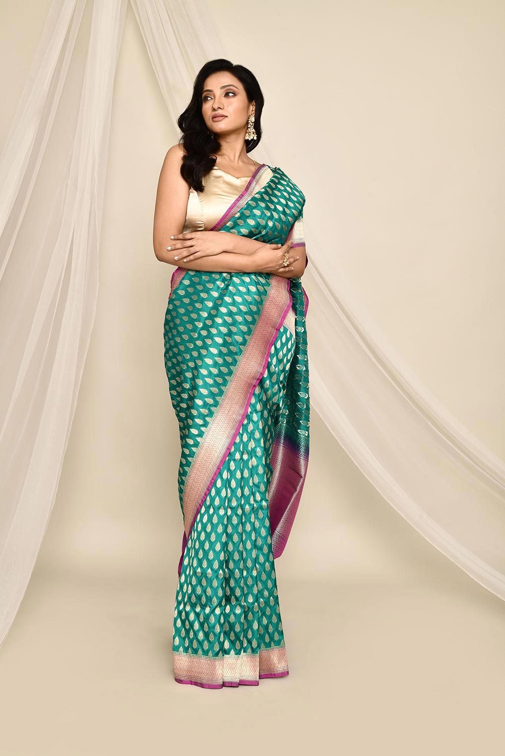 Handloom Persian Green Pure Katan Silk Banarasi Handloom Saree with Contrast Border Handloom Persian Green Pure Katan Silk Banarasi Handloom Saree with Contrast Border