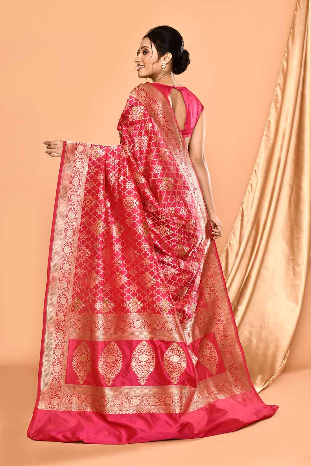 'Patterned Perfection' Pink Pure Katan Silk Jaal Brocade Banarasi Handloom Saree 'Patterned Perfection' Pink Pure Katan Silk Jaal Brocade Banarasi Handloom Saree
