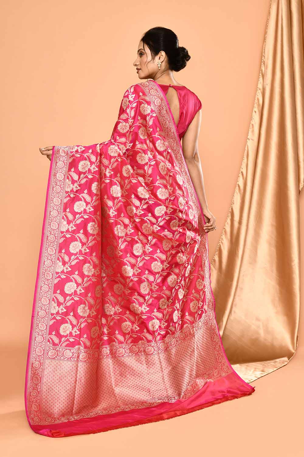 'Gulabi Sadi' Deep Pink Pure Katan Silk Banarasi Handloom Saree 'Gulabi Sadi' Deep Pink Pure Katan Silk Banarasi Handloom Saree