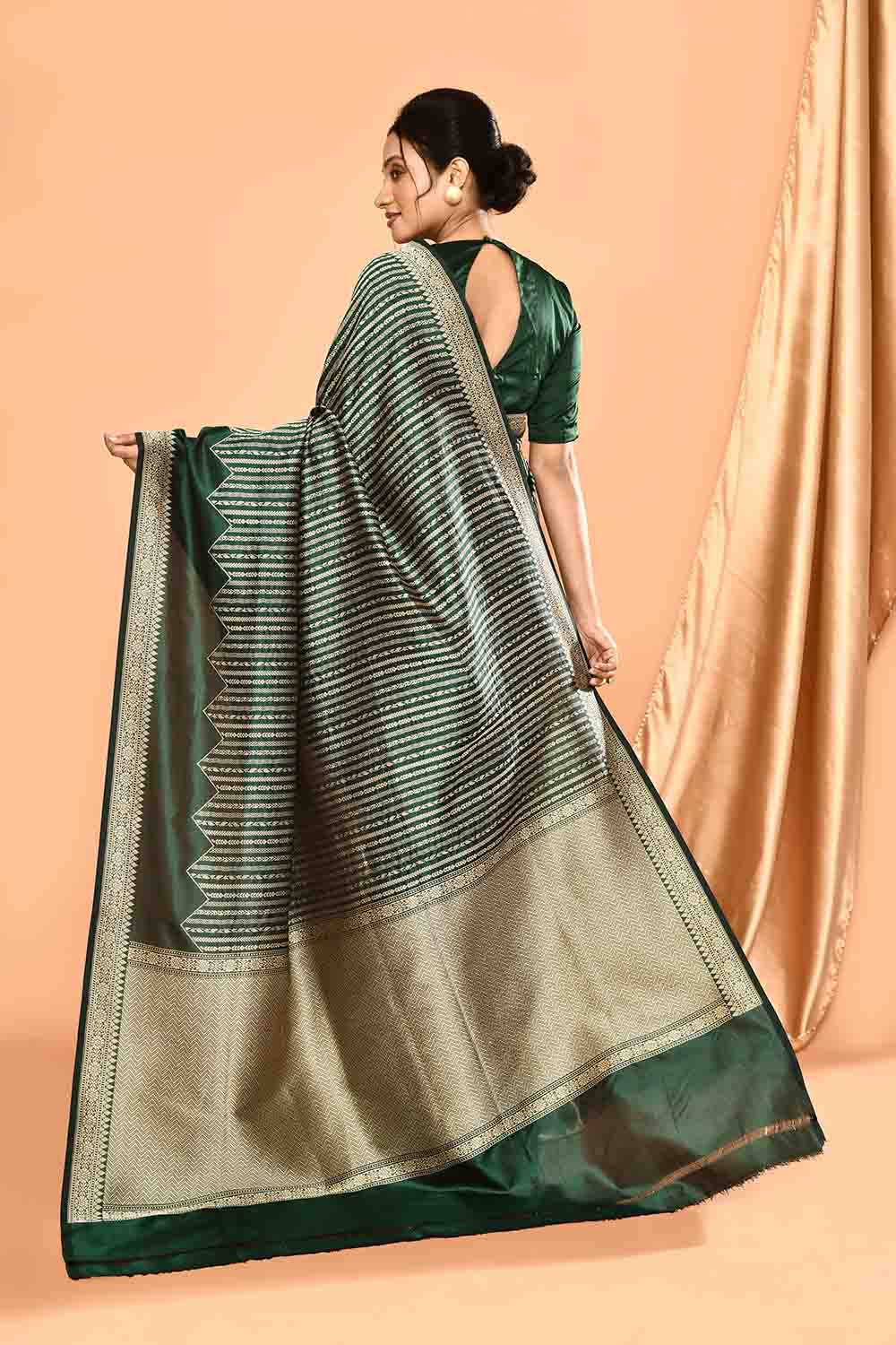 'Modern Elegance' Bottle Green Pure Katan Silk Banarasi Handloom Saree 'Modern Elegance' Bottle Green Pure Katan Silk Banarasi Handloom Saree