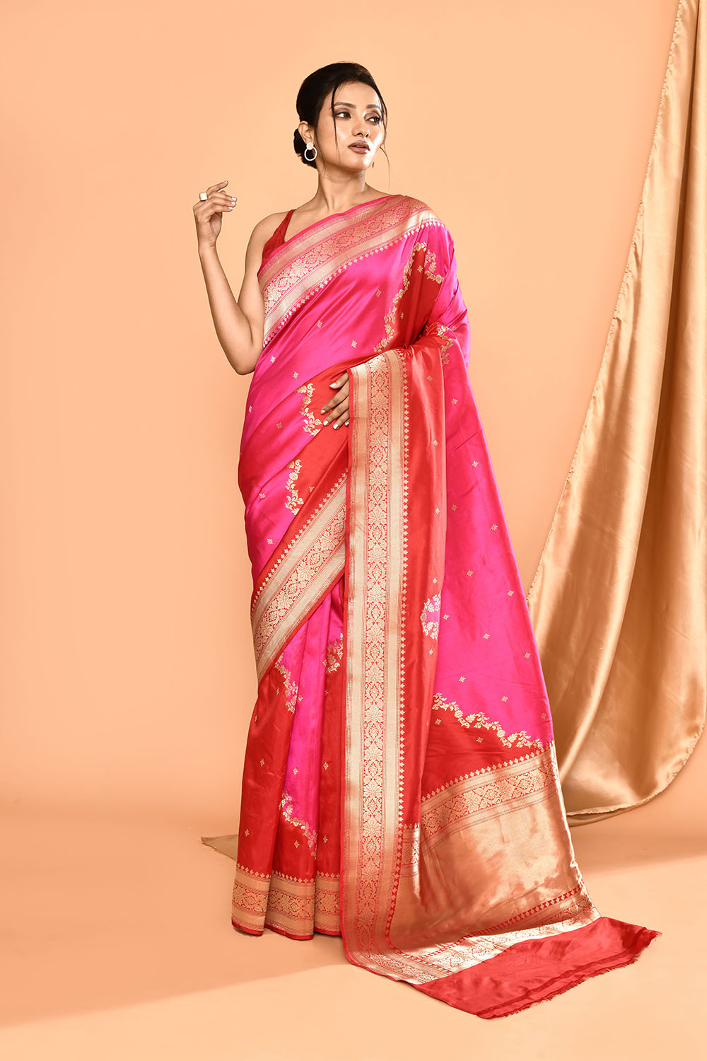 'Shringar' Rani - Red Rangkat Pure Katan Silk Banarasi Handloom Saree 'Shringar' Rani - Red Rangkat Pure Katan Silk Banarasi Handloom Saree