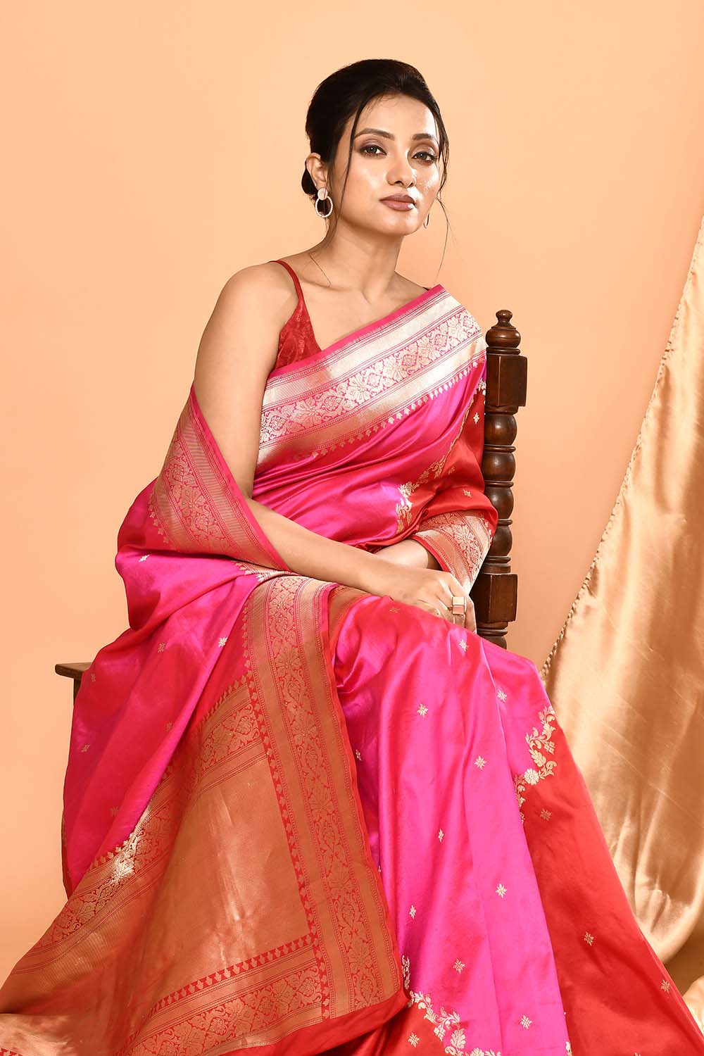 'Shringar' Rani - Red Rangkat Pure Katan Silk Banarasi Handloom Saree 'Shringar' Rani - Red Rangkat Pure Katan Silk Banarasi Handloom Saree