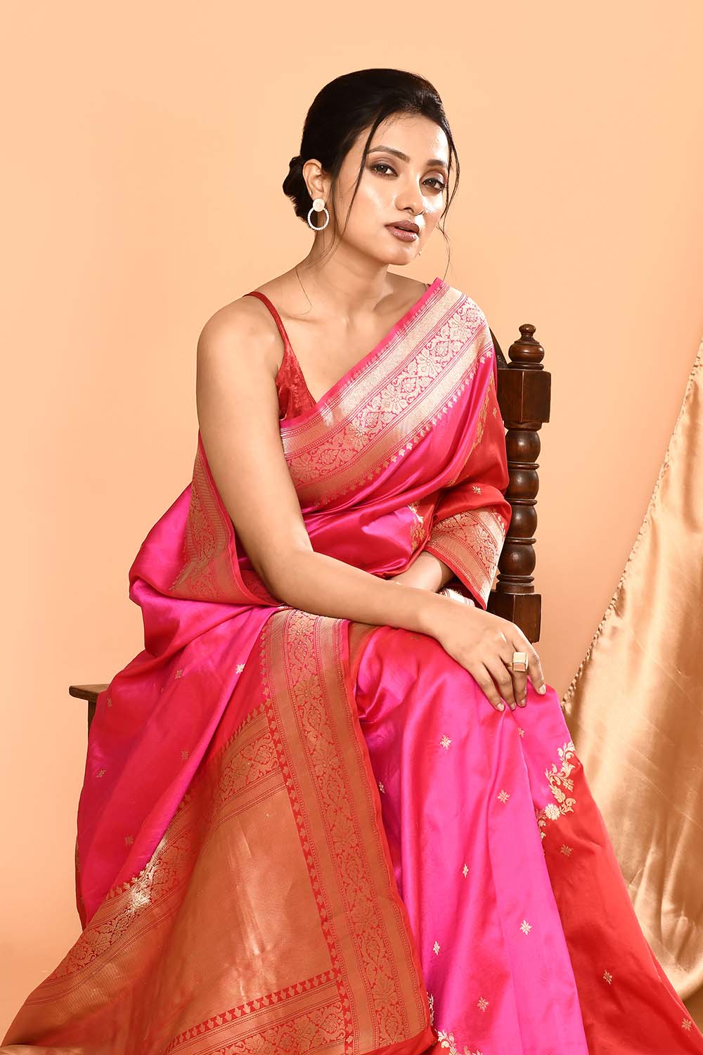 'Shringar' Rani - Red Rangkat Pure Katan Silk Banarasi Handloom Saree 'Shringar' Rani - Red Rangkat Pure Katan Silk Banarasi Handloom Saree
