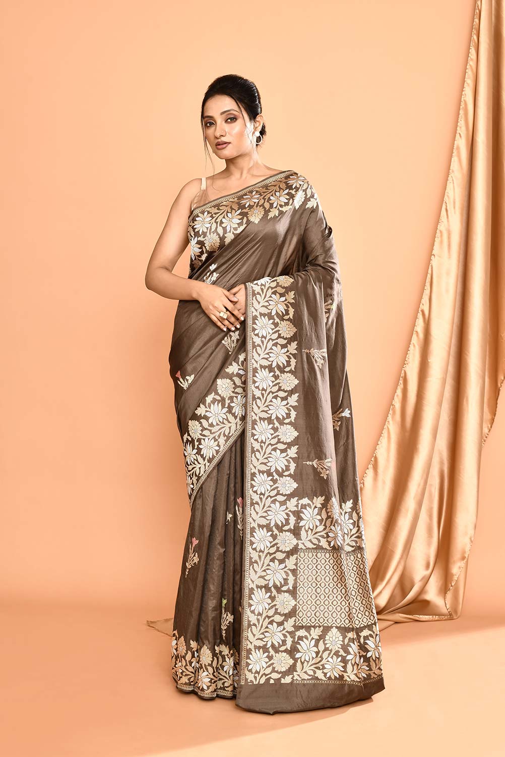 'Tarini' Pure katan Silk Banarasi Handloom Saree 'Tarini' Pure katan Silk Banarasi Handloom Saree
