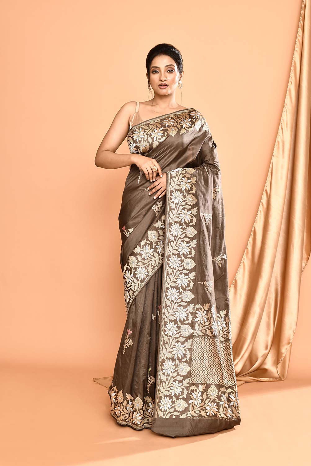 'Tarini' Pure katan Silk Banarasi Handloom Saree 'Tarini' Pure katan Silk Banarasi Handloom Saree