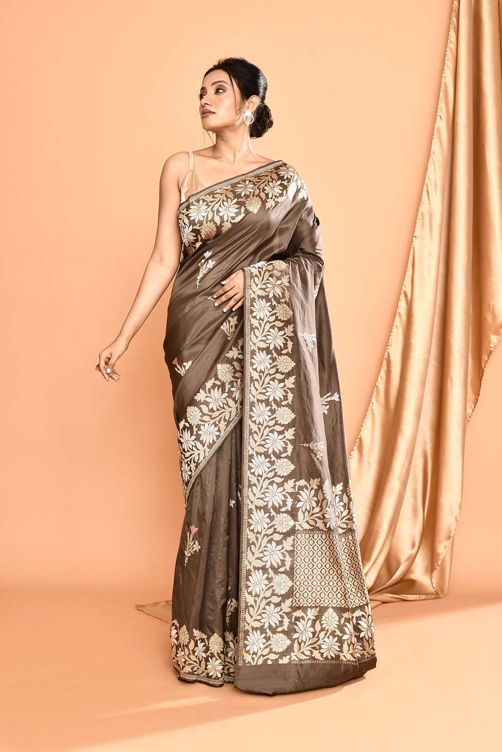 'Tarini' Pure katan Silk Banarasi Handloom Saree 'Tarini' Pure katan Silk Banarasi Handloom Saree