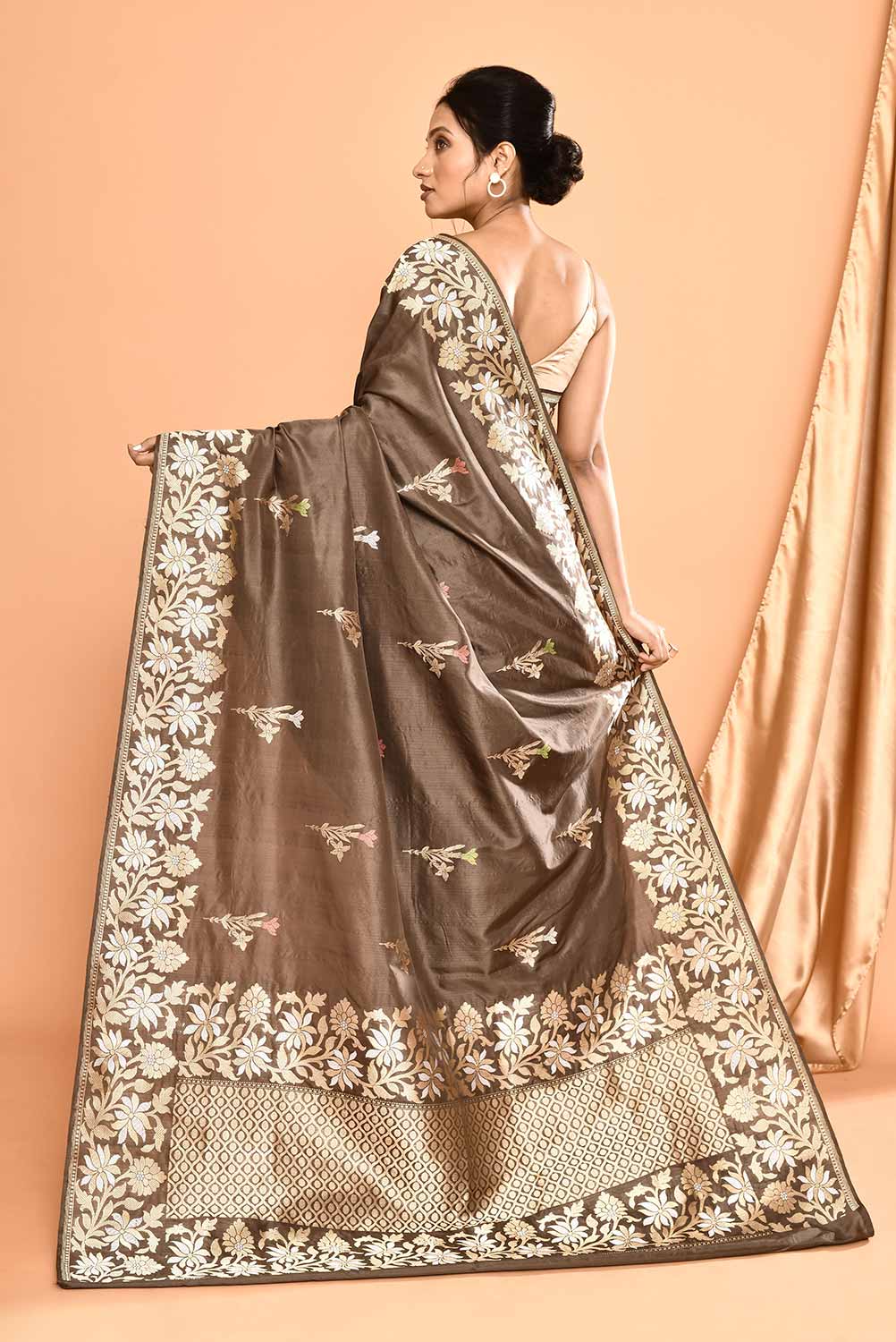 'Tarini' Pure katan Silk Banarasi Handloom Saree 'Tarini' Pure katan Silk Banarasi Handloom Saree