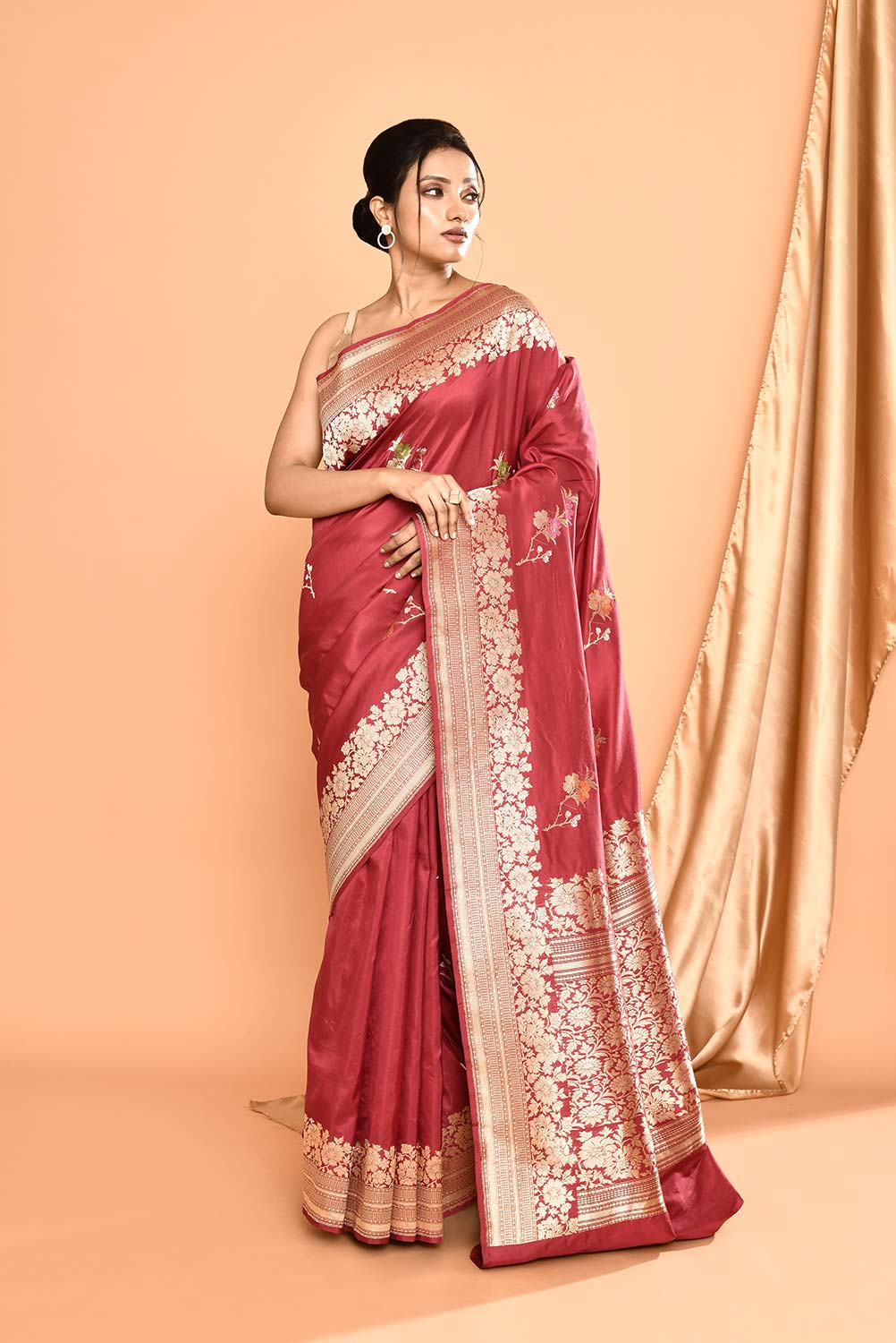 'Gul' Red Onion Punch - Pure Katan Silk Banarasi Handloom Saree with Meenakri kadhua Boota 'Gul' Red Onion Punch - Pure Katan Silk Banarasi Handloom Saree with Meenakri kadhua Boota