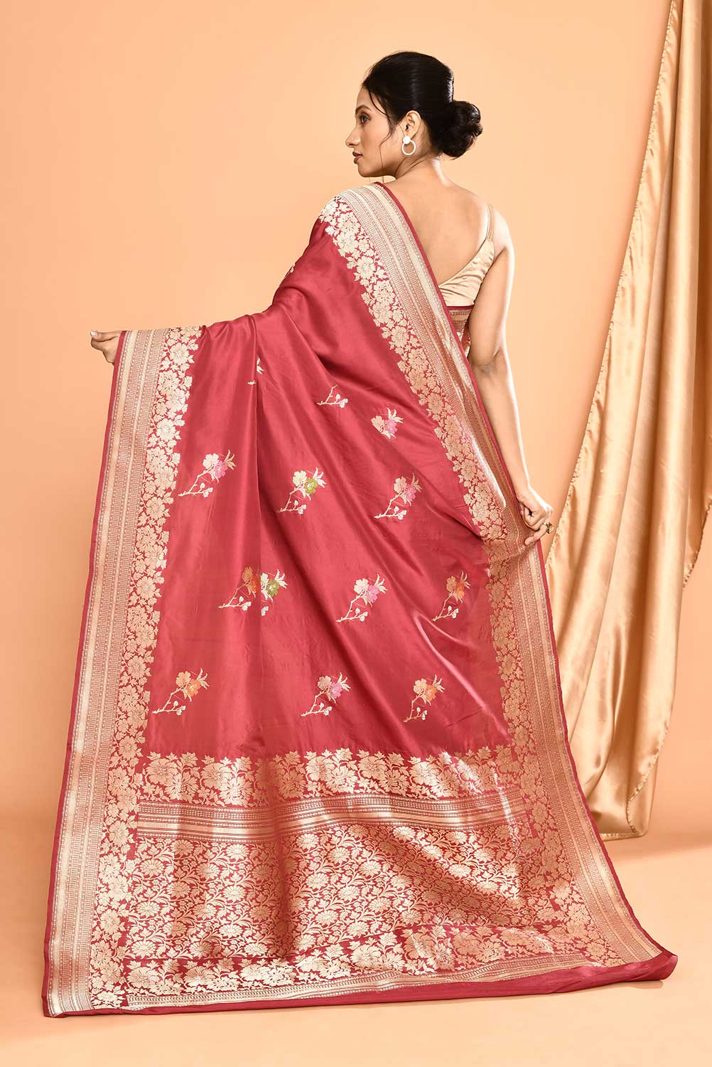 'Gul' Red Onion Punch - Pure Katan Silk Banarasi Handloom Saree with Meenakri kadhua Boota 'Gul' Red Onion Punch - Pure Katan Silk Banarasi Handloom Saree with Meenakri kadhua Boota