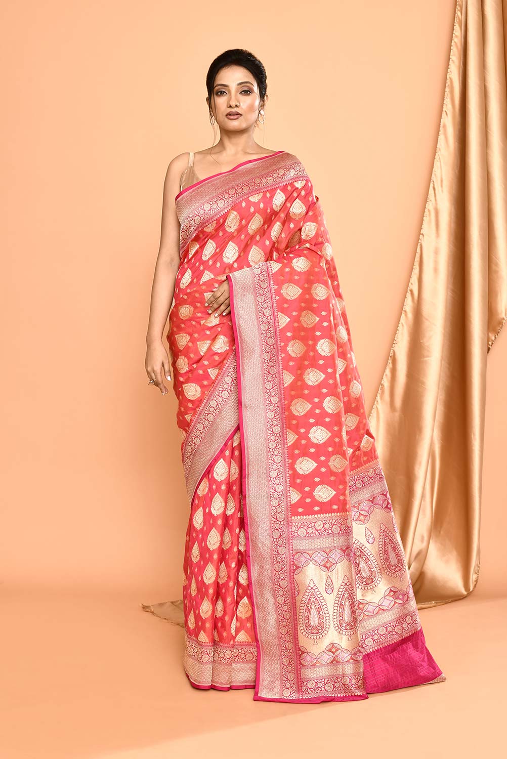 Handloom Pink - Orange Pure Katan Silk Banarasi Handloom Saree with Contrast Border Handloom Pink - Orange Pure Katan Silk Banarasi Handloom Saree with Contrast Border
