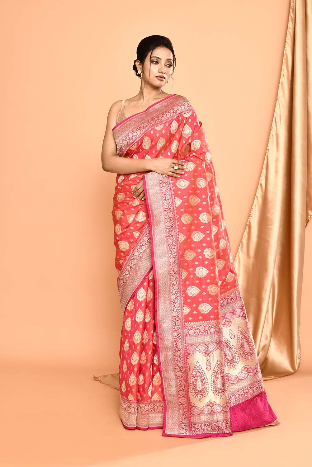 Handloom Pink - Orange Pure Katan Silk Banarasi Handloom Saree with Contrast Border Handloom Pink - Orange Pure Katan Silk Banarasi Handloom Saree with Contrast Border