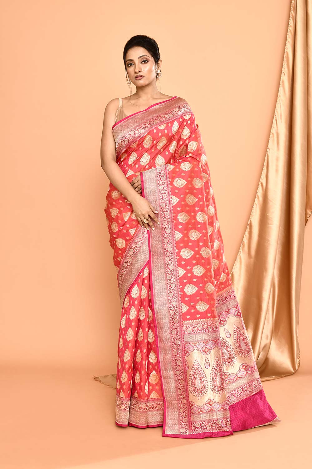 Handloom Pink - Orange Pure Katan Silk Banarasi Handloom Saree with Contrast Border Handloom Pink - Orange Pure Katan Silk Banarasi Handloom Saree with Contrast Border